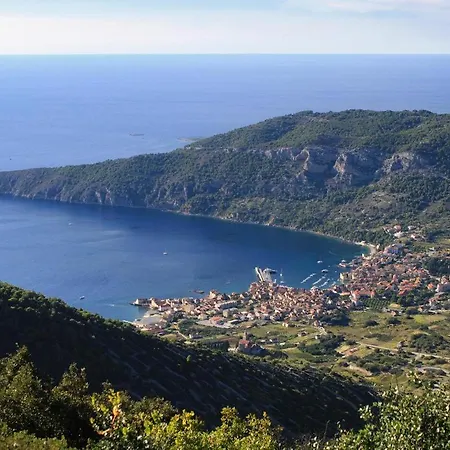 Holiday Apartments Komiza, Vis - 2916 Vis