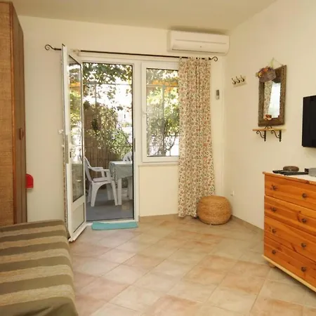 Holiday Apartments Komiza, Vis - 2916 *